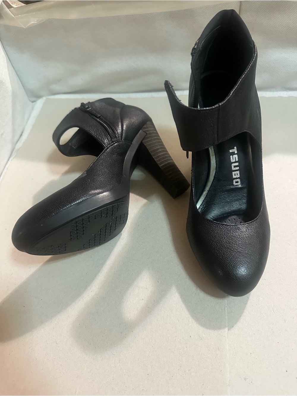 Tsubo Black Leather Mary Jane Block Heel Pumps with Strap
